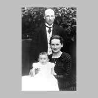 022-0303 Georg und Johanne Ermel mit ihrem Sohn Fredi im Jahre 1921..jpg